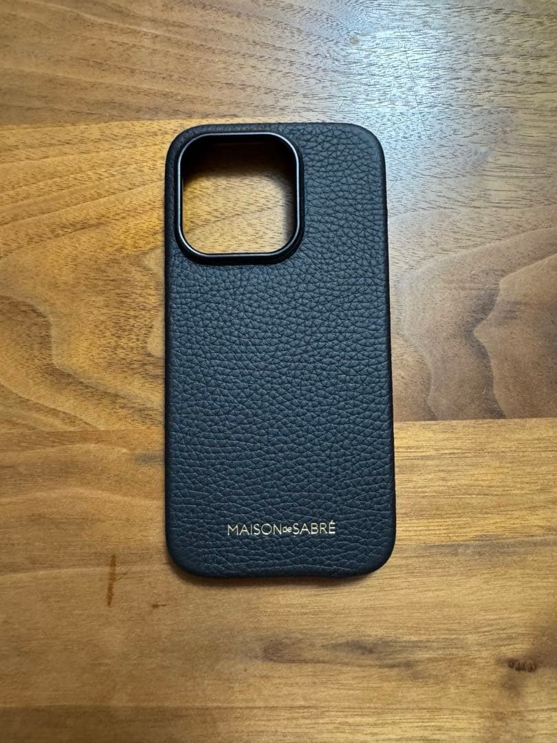 MAISON de SABRÉ スマホケース 黒 iPhone15Pro 対応