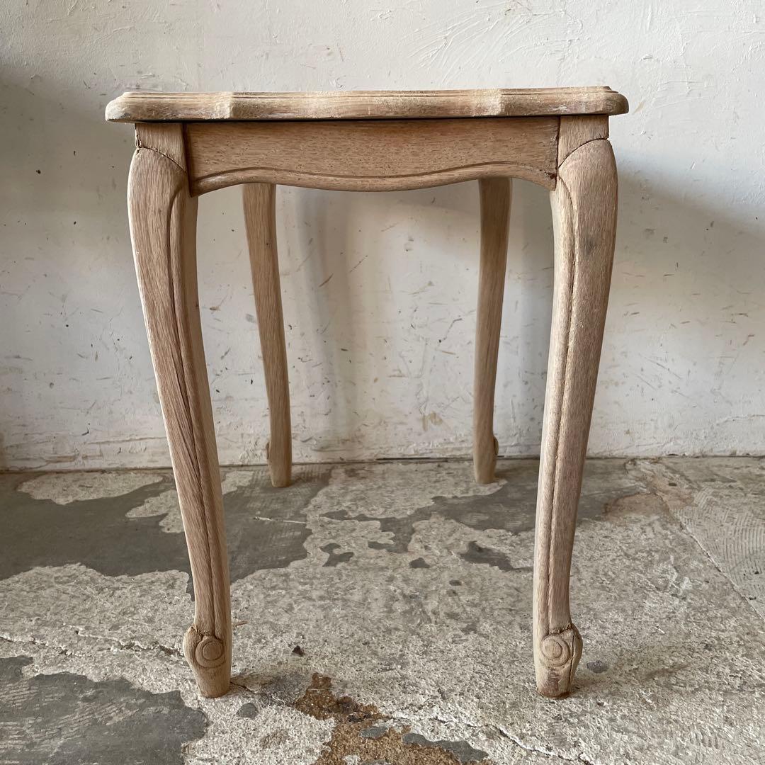 ガラストップサイドテーブル ガラストップベッドサイドテーブル　中　猫脚　剥離