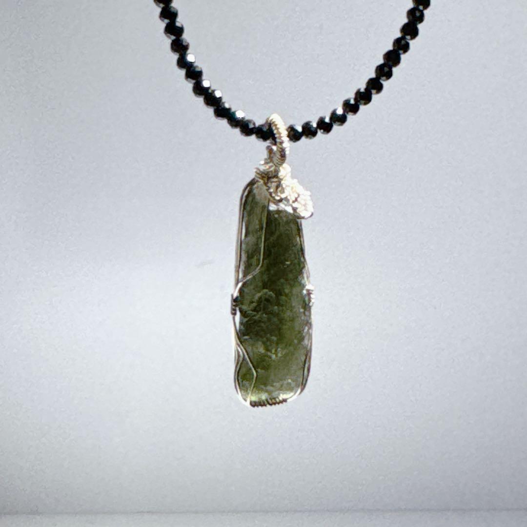 天然モルダバイト￼ワイヤーペンダントNO25-2476