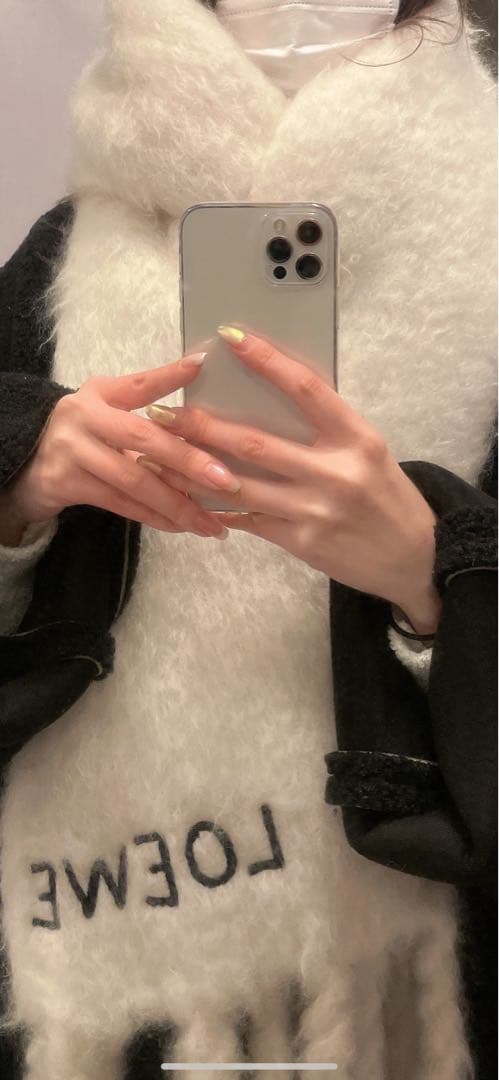 LOEWE フリースマフラー ホワイト