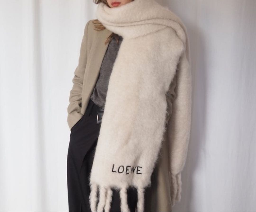 LOEWE フリースマフラー ホワイト