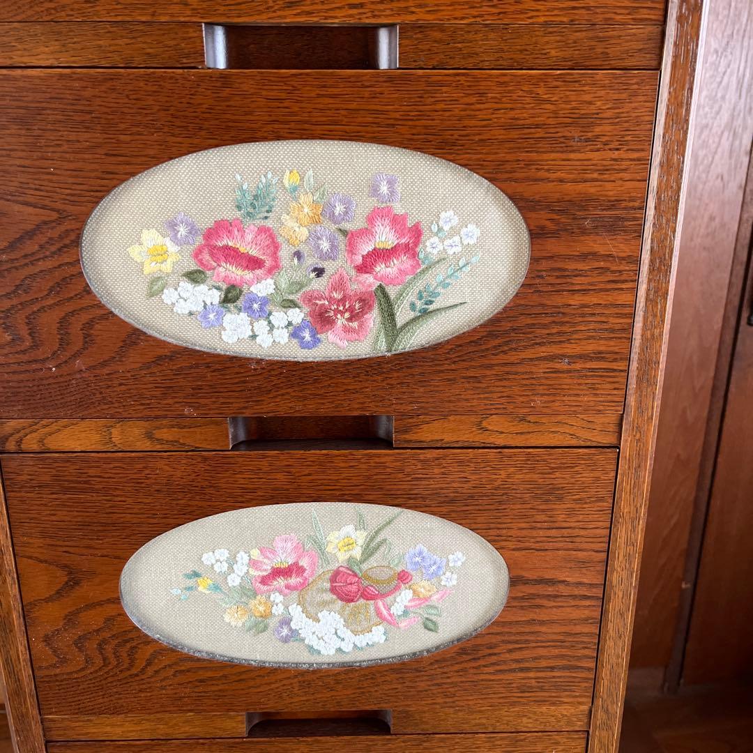 戸塚さ刺繍　木製花柄5段チェスト