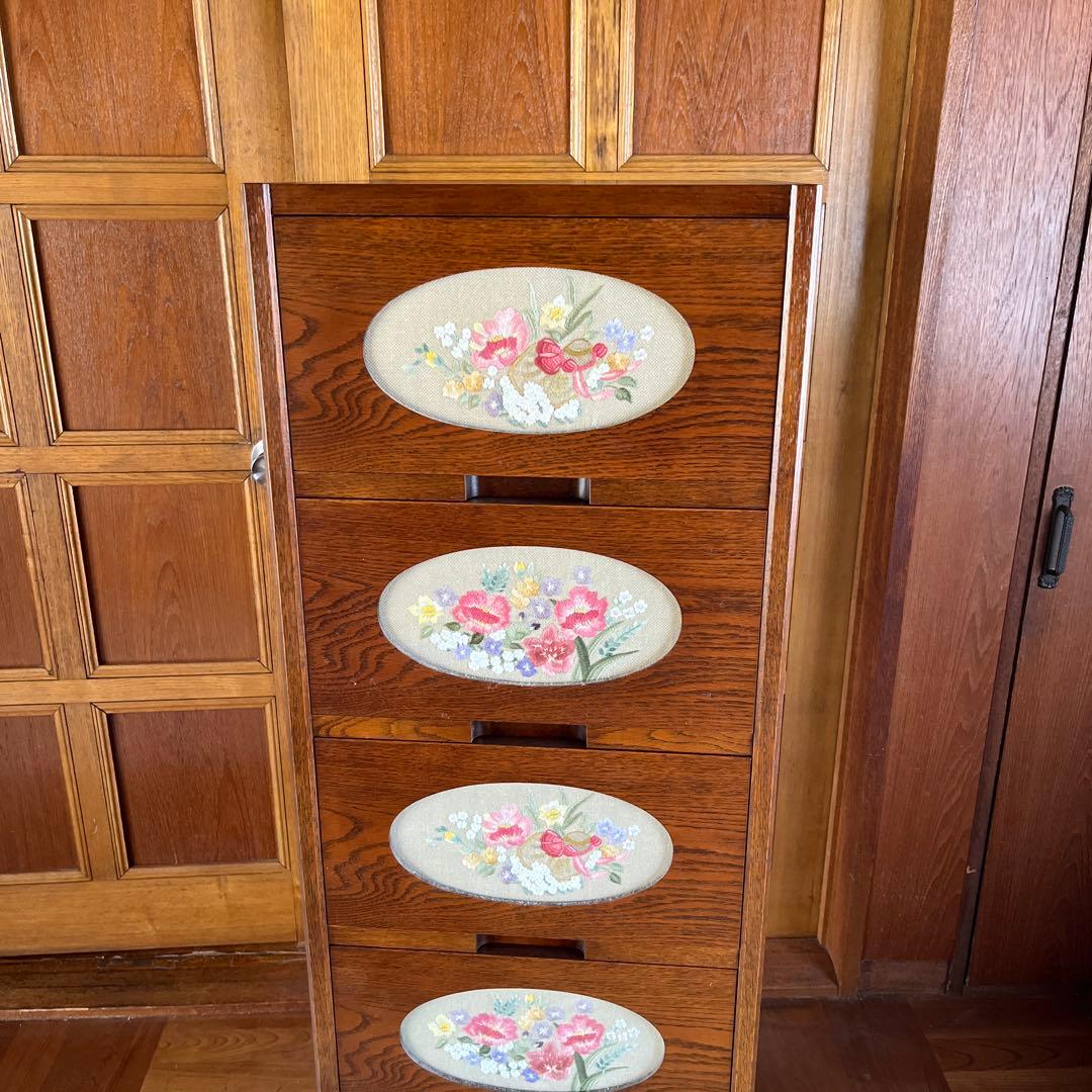 戸塚さ刺繍　木製花柄5段チェスト