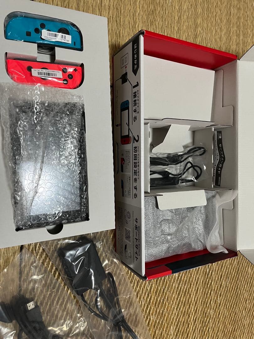 Nintendo Switch スイッチ　本体　ネオンブルー/ネオンレッド