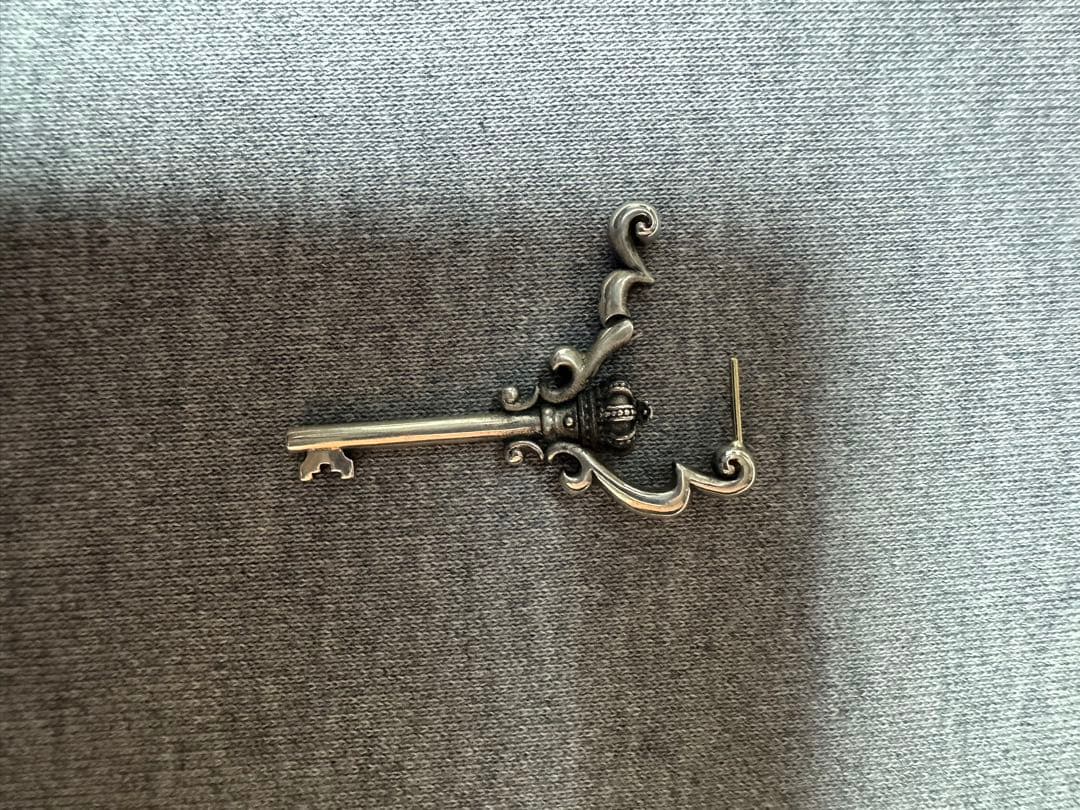 JUSTIN DAVIS 鍵デザイン ピアス(片耳用)