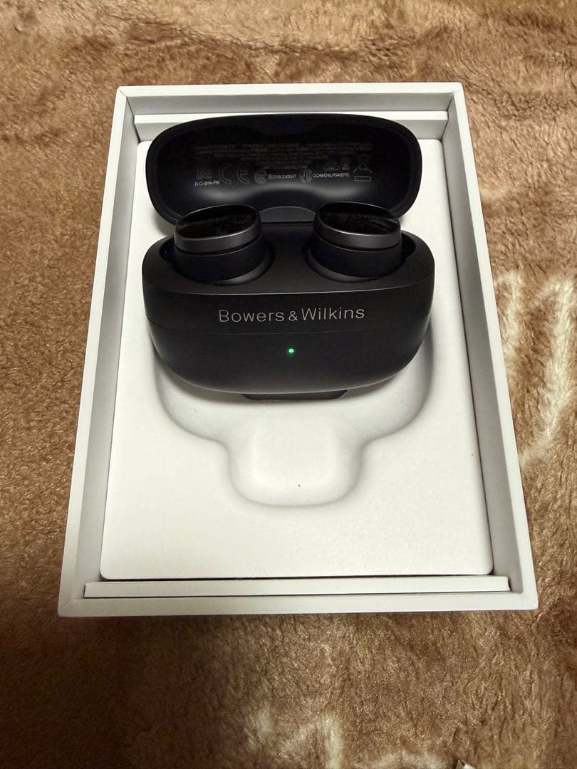 Bowers & Wilkins / Pi8 ワイヤレスイヤホン B&W