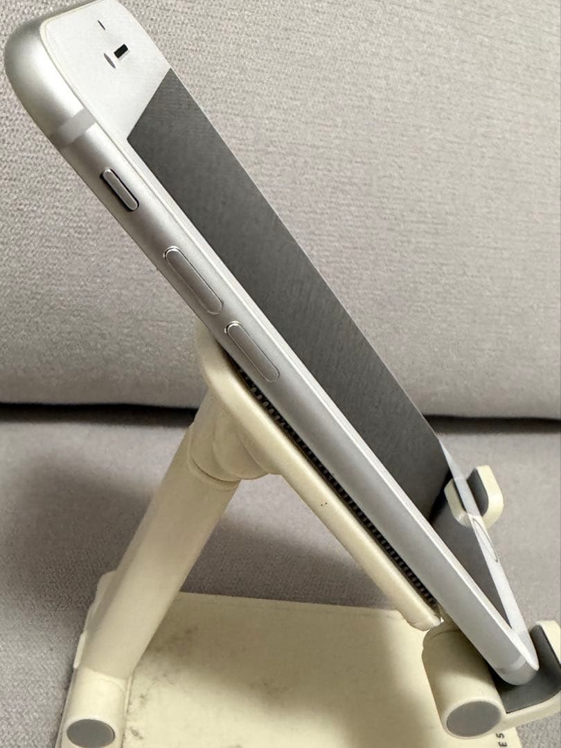 iPhone8 シルバー