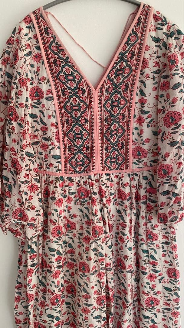 ヌキテパ エスニックプリントフレアスリーブワンピース