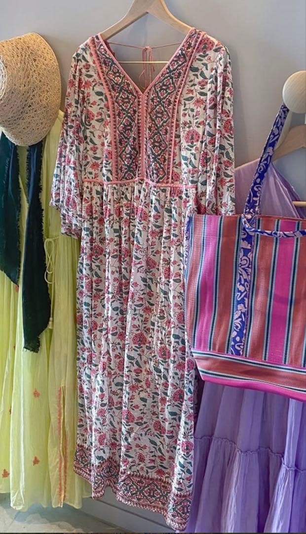 ヌキテパ エスニックプリントフレアスリーブワンピース