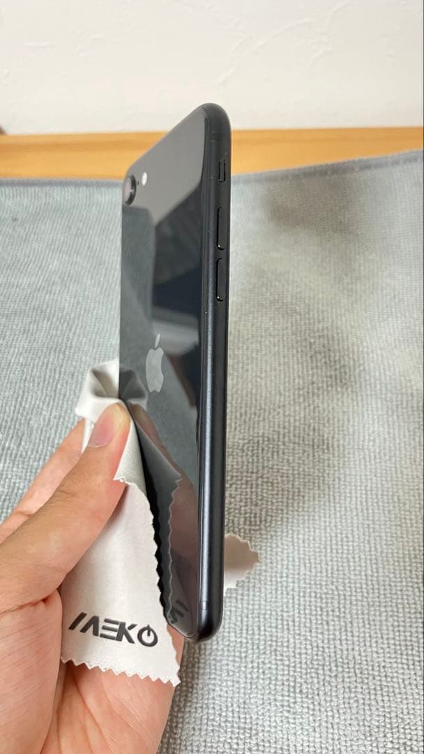 【ジャンク品】iPhoneSE 第二世代 128GB ブラック