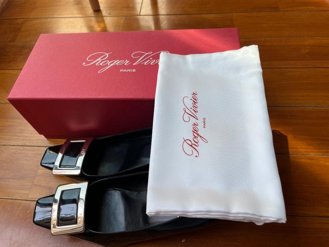 ロジェヴィヴィエ　ベルヴィヴィエ　パテントレザー ブラック パンプス37