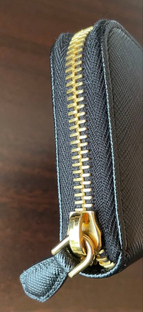 PRADA プラダ ケース サフィアーノ ブラック 1MM268