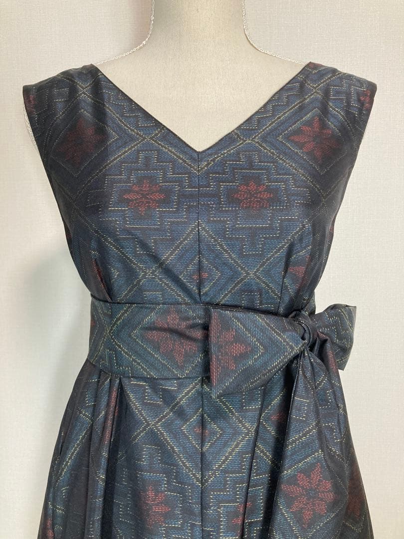 着物リメイク大島紬　裾切り替え深Vネックロングフレアワンピース着丈128㎝