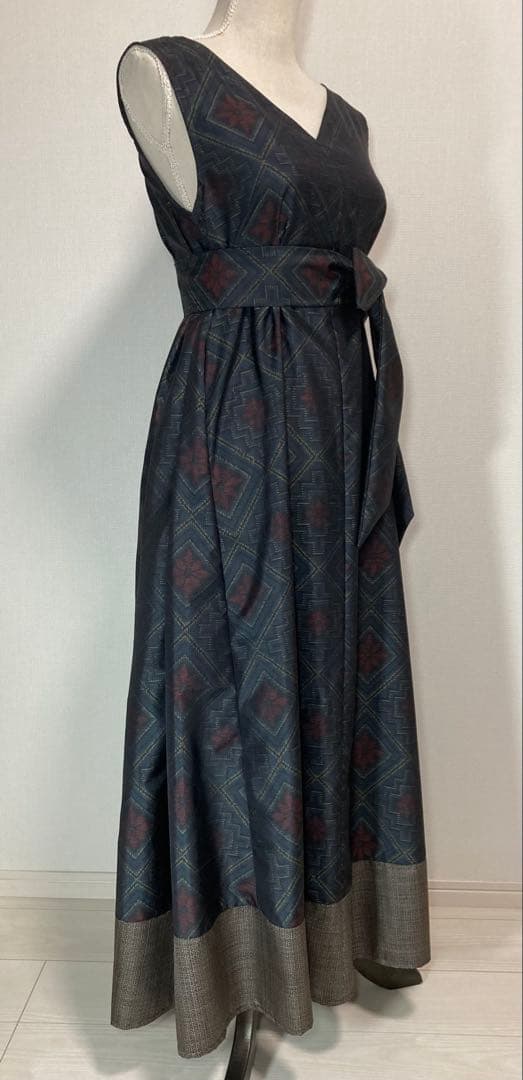 着物リメイク大島紬　裾切り替え深Vネックロングフレアワンピース着丈128㎝