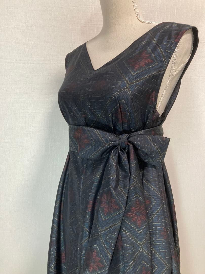 着物リメイク大島紬　裾切り替え深Vネックロングフレアワンピース着丈128㎝