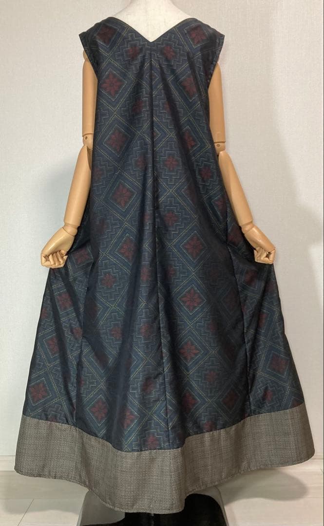 着物リメイク大島紬　裾切り替え深Vネックロングフレアワンピース着丈128㎝