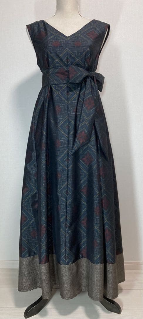 着物リメイク大島紬　裾切り替え深Vネックロングフレアワンピース着丈128㎝