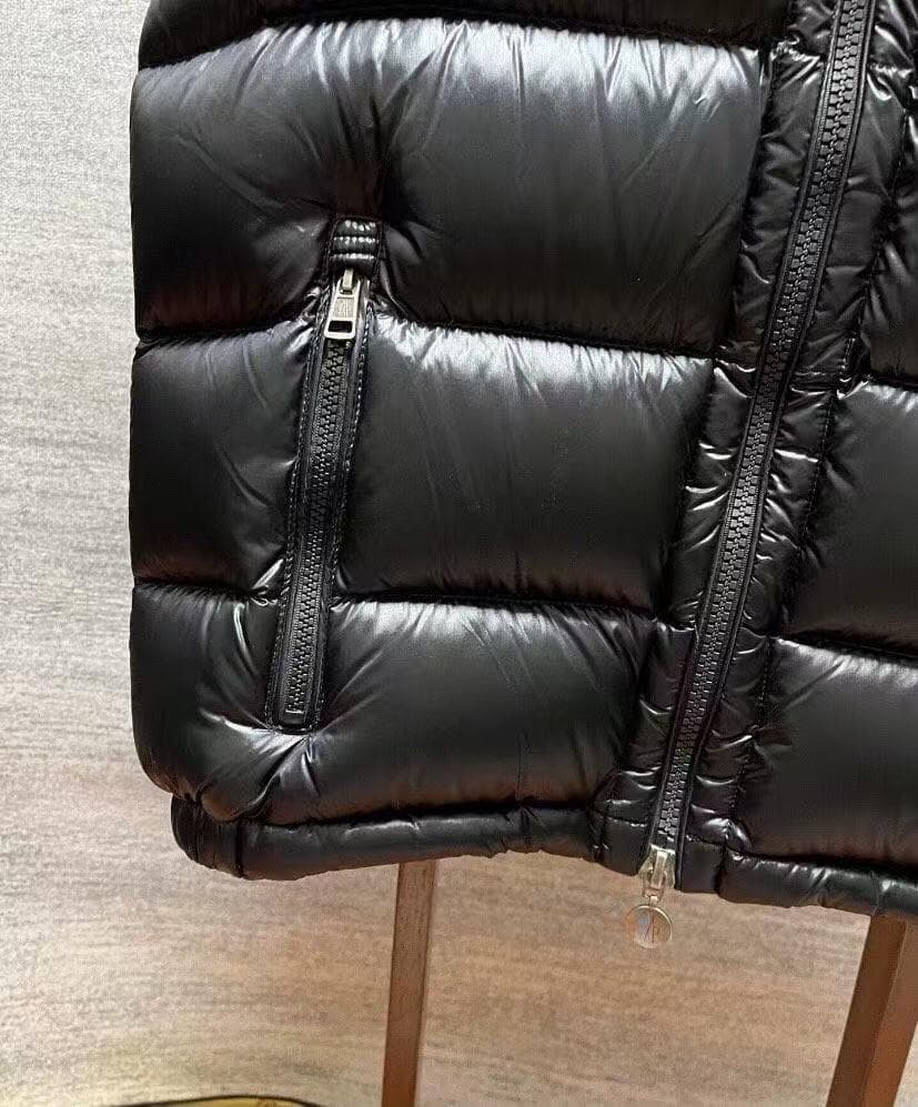 MONCLER ブラック ダウンベスト~~~