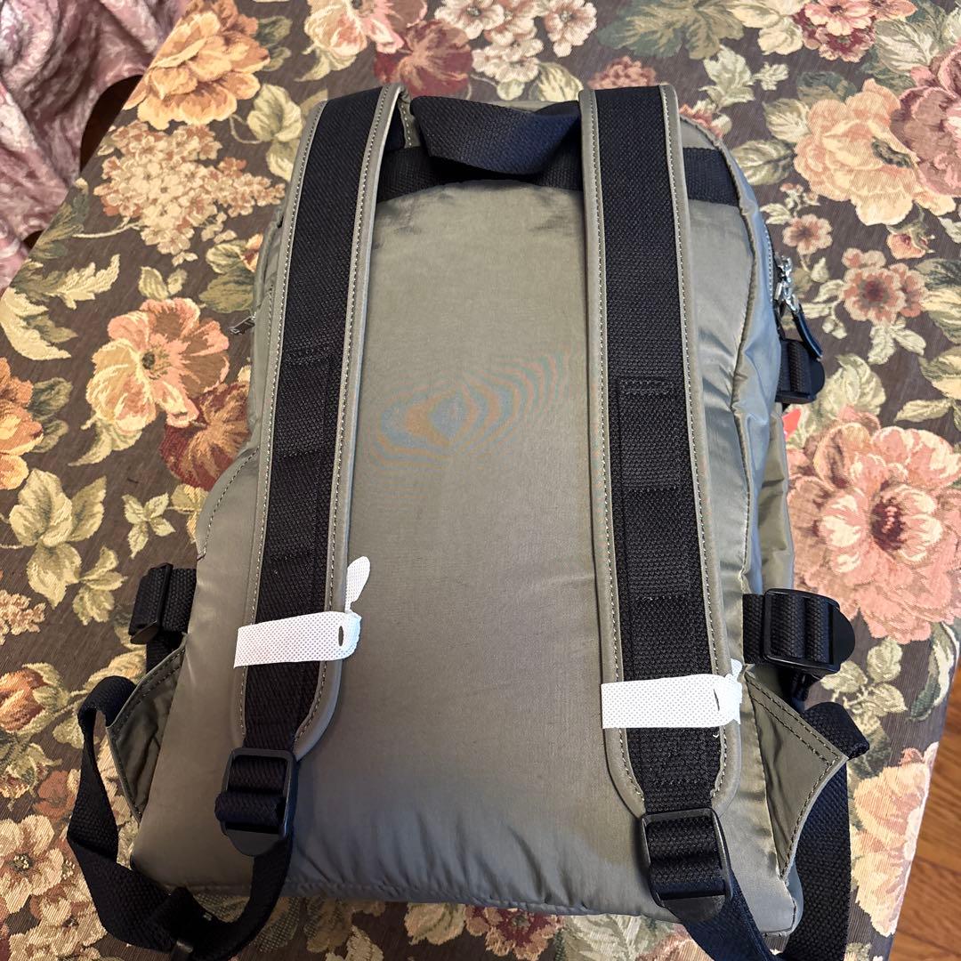 オリーブグリーン バックパック