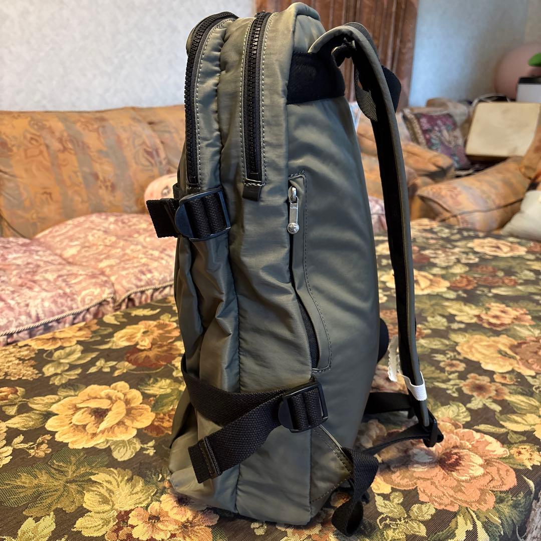 オリーブグリーン バックパック