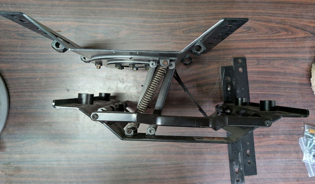 200系ハイエース　フロントシート180度回転 Tilt Swivel Seat