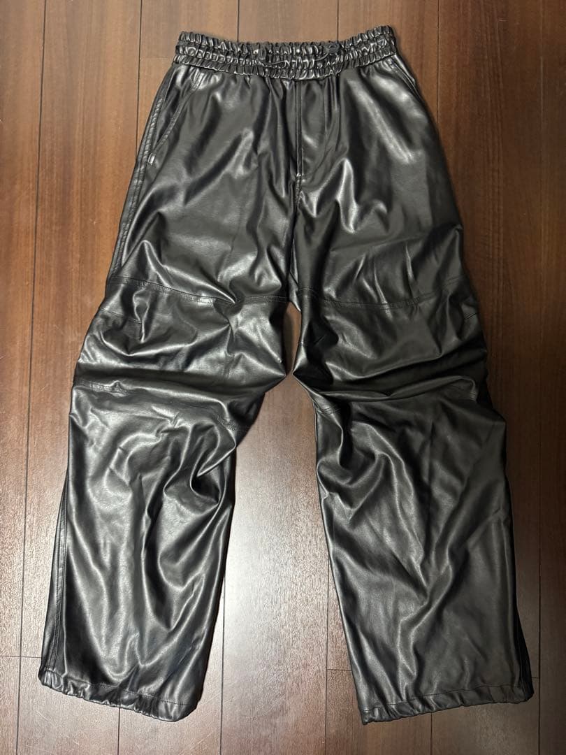 【美品】ディーゼル Dロゴ付ダーツ加工エコレザーパンツ D-MARTY-LTHF