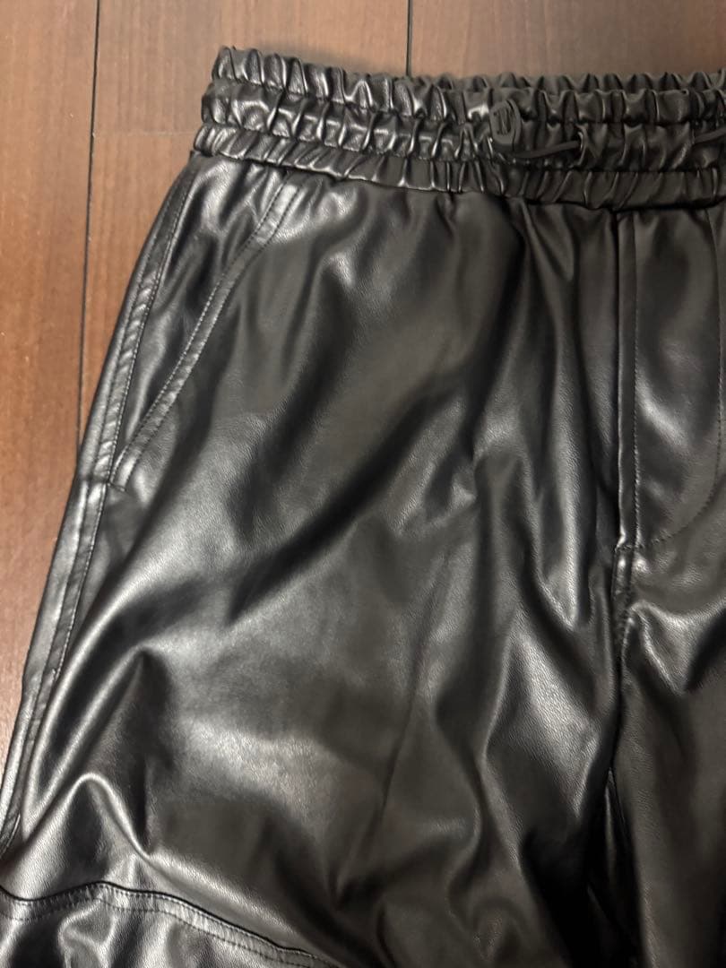 【美品】ディーゼル Dロゴ付ダーツ加工エコレザーパンツ D-MARTY-LTHF