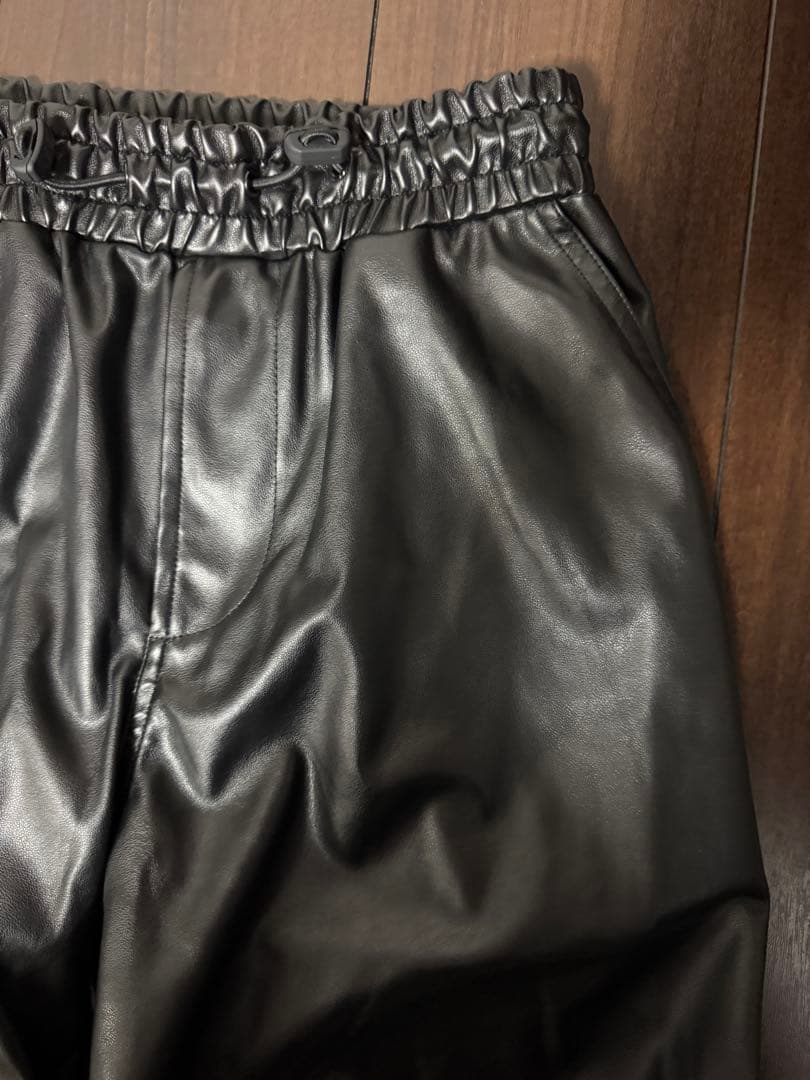 【美品】ディーゼル Dロゴ付ダーツ加工エコレザーパンツ D-MARTY-LTHF