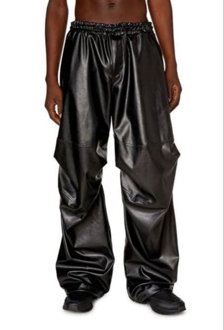 【美品】ディーゼル Dロゴ付ダーツ加工エコレザーパンツ D-MARTY-LTHF