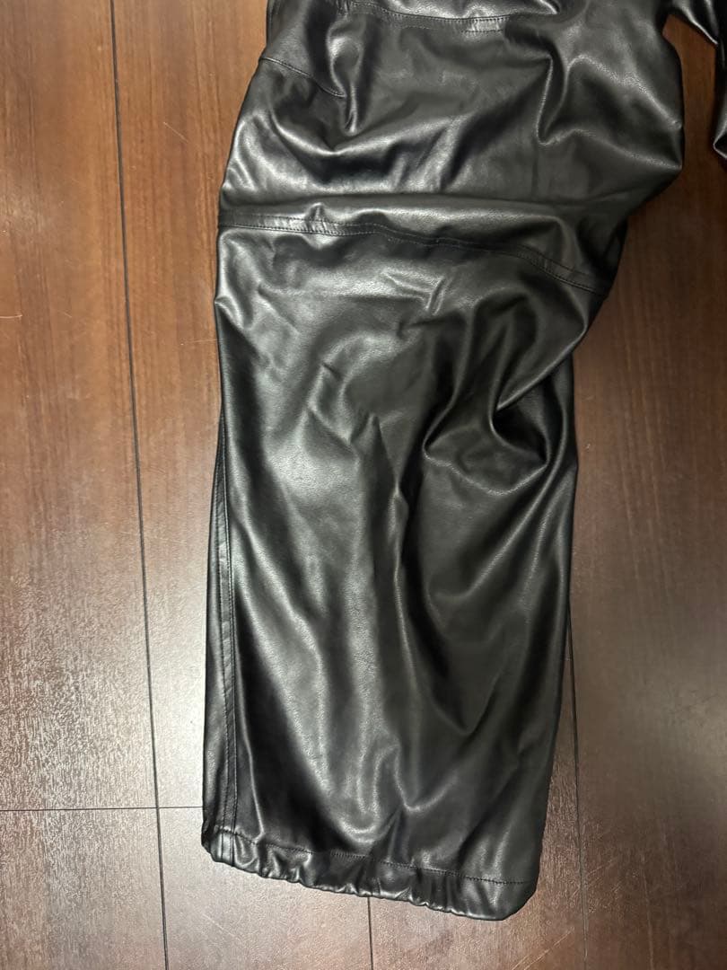 【美品】ディーゼル Dロゴ付ダーツ加工エコレザーパンツ D-MARTY-LTHF