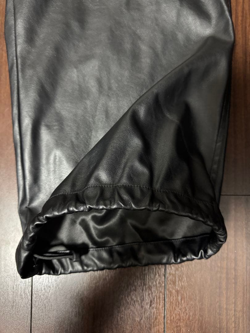 【美品】ディーゼル Dロゴ付ダーツ加工エコレザーパンツ D-MARTY-LTHF