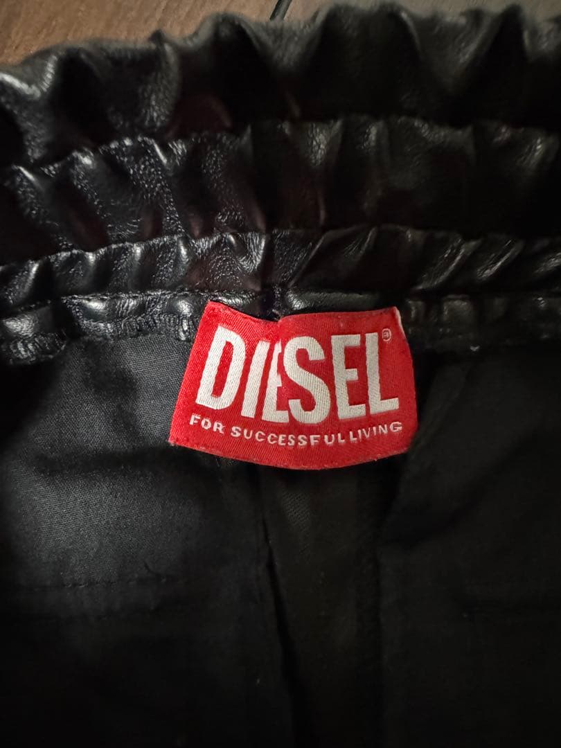 【美品】ディーゼル Dロゴ付ダーツ加工エコレザーパンツ D-MARTY-LTHF