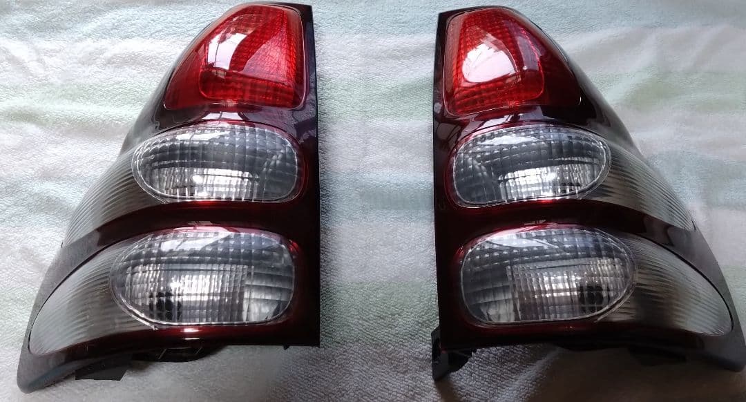 今だけ！トヨタ　ランドクルーザープラド120用純正テールランプカバー