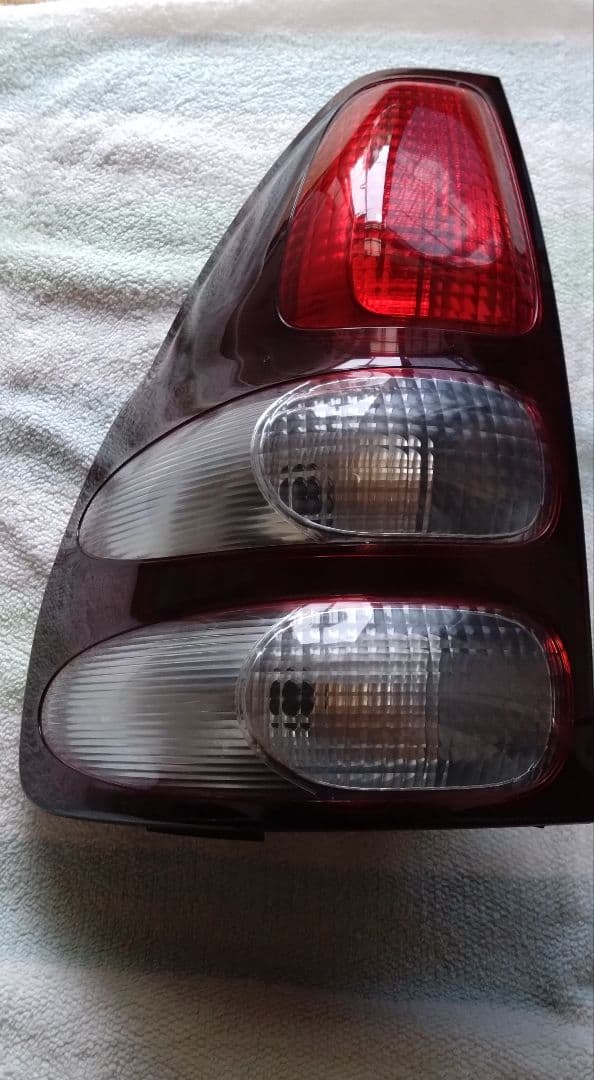 今だけ！トヨタ　ランドクルーザープラド120用純正テールランプカバー