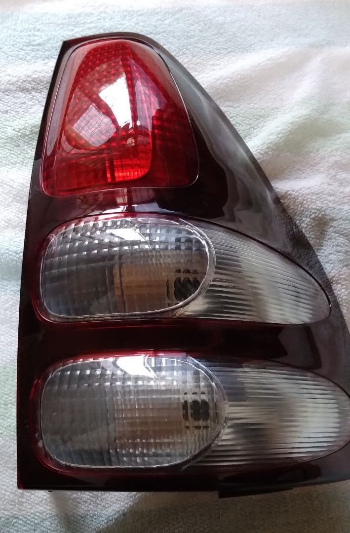 今だけ！トヨタ　ランドクルーザープラド120用純正テールランプカバー