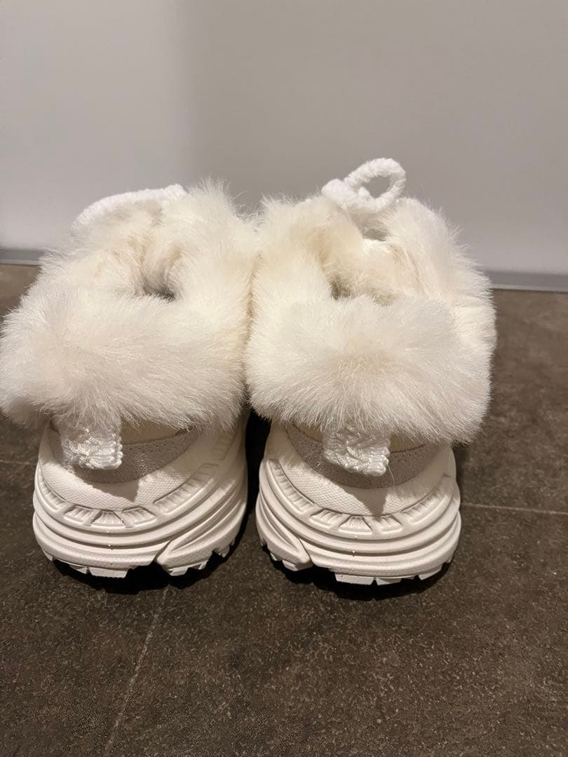 ユ*子様 【美品/値下げ可】UGG ホワイト スニーカー