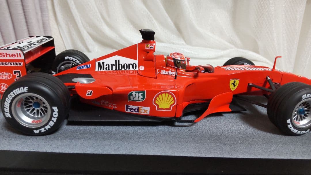 1/18 F1-2000 シューマッハ フェラーリ