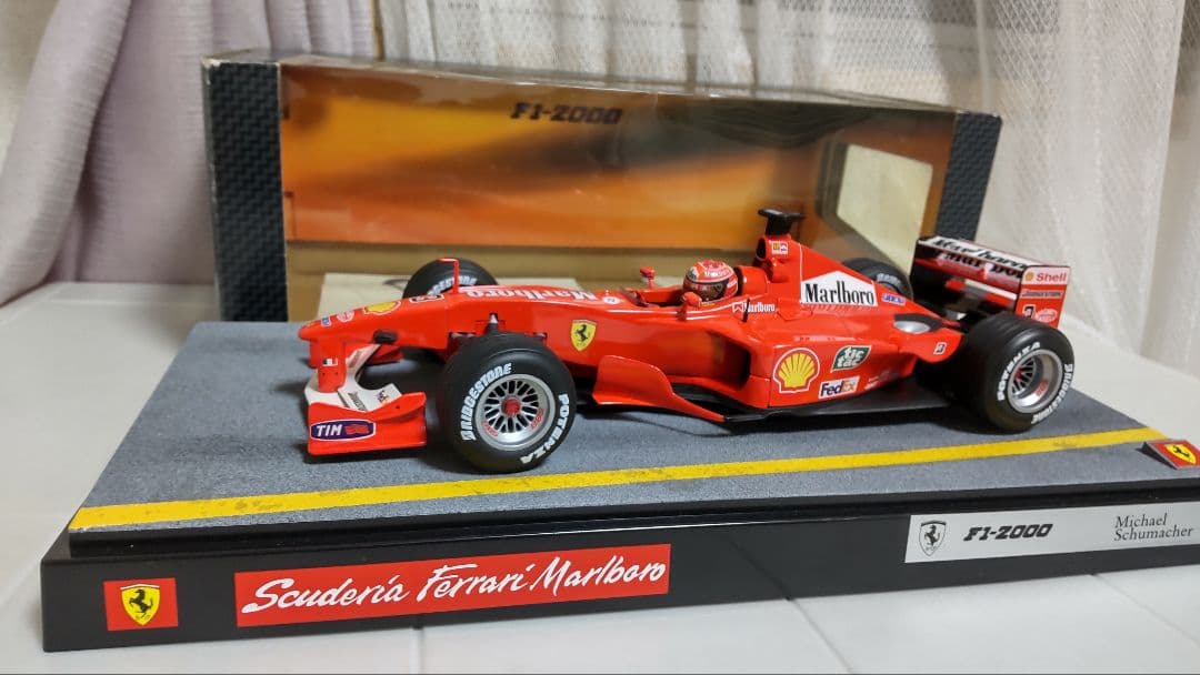 1/18 F1-2000 シューマッハ フェラーリ