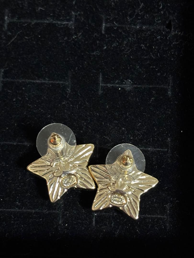 CHANEL 星型 ピアス(両耳用)
