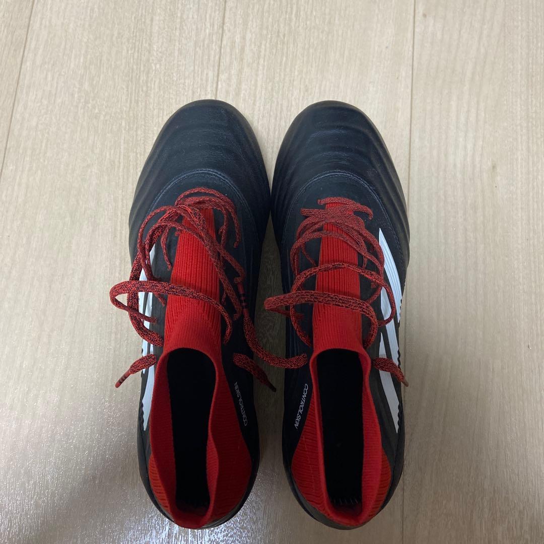 アディダス PREDATOR