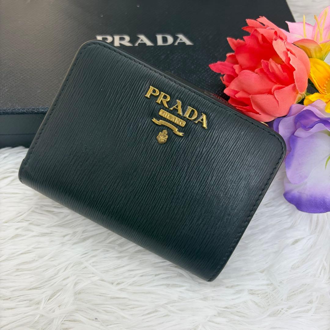 RFID搭載/美品✨プラダ　二つ折り　L字 金ロゴ　ヴィッテロ レザー　黒