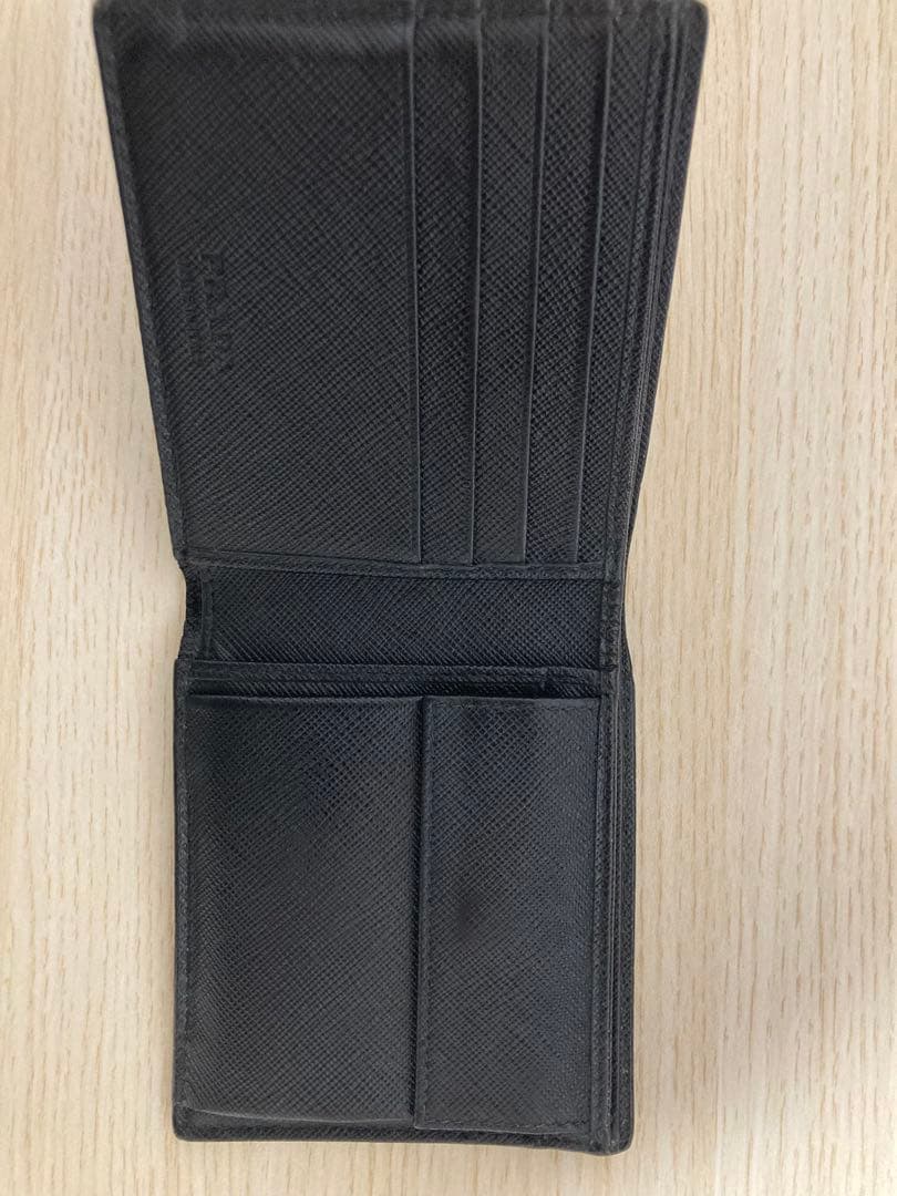 プラダ　サフィアーノ2つ折り財布