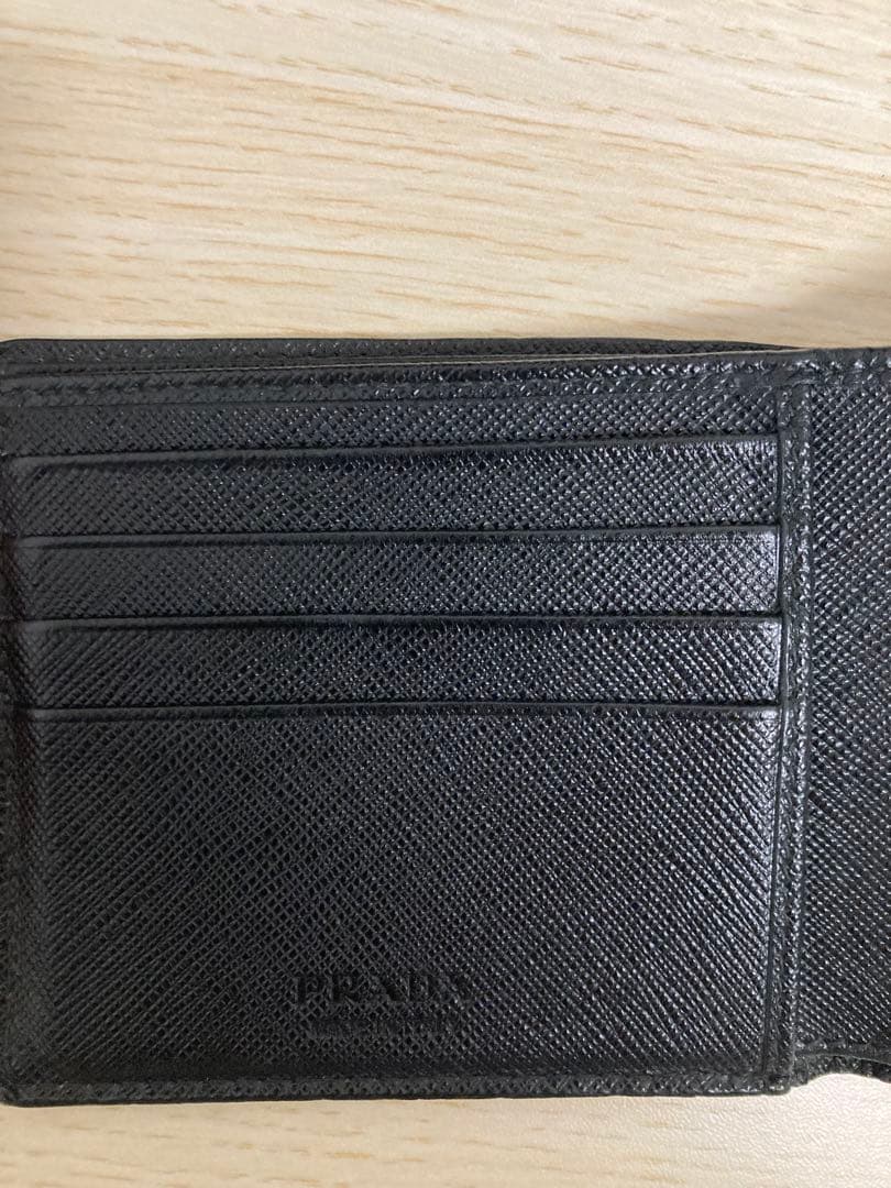 プラダ　サフィアーノ2つ折り財布