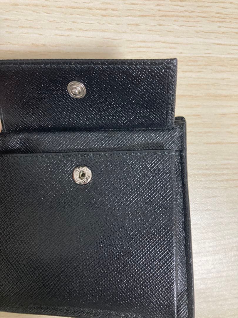 プラダ　サフィアーノ2つ折り財布