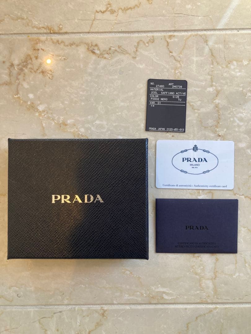 プラダ　サフィアーノ2つ折り財布