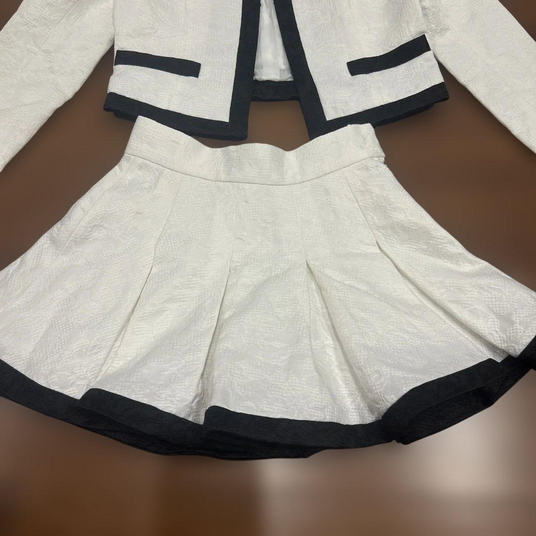 ホワイト/ブラック スーツセット　バナナチップス　120 入学　卒園　フォーマル