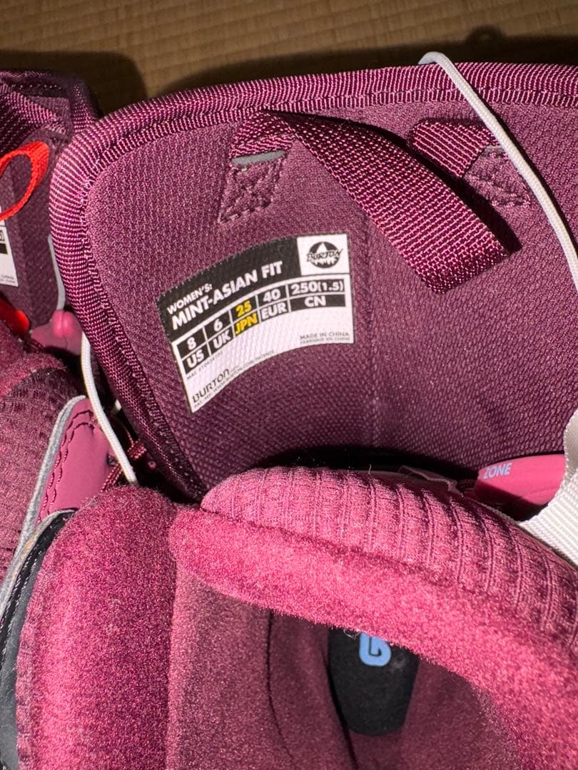 BURTON MINT-ASIAN FIT スノーボードブーツ　女性用（美品）