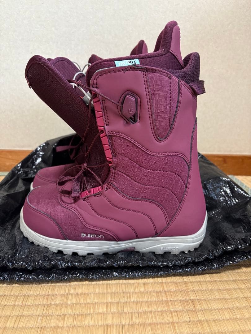 BURTON MINT-ASIAN FIT スノーボードブーツ　女性用（美品）