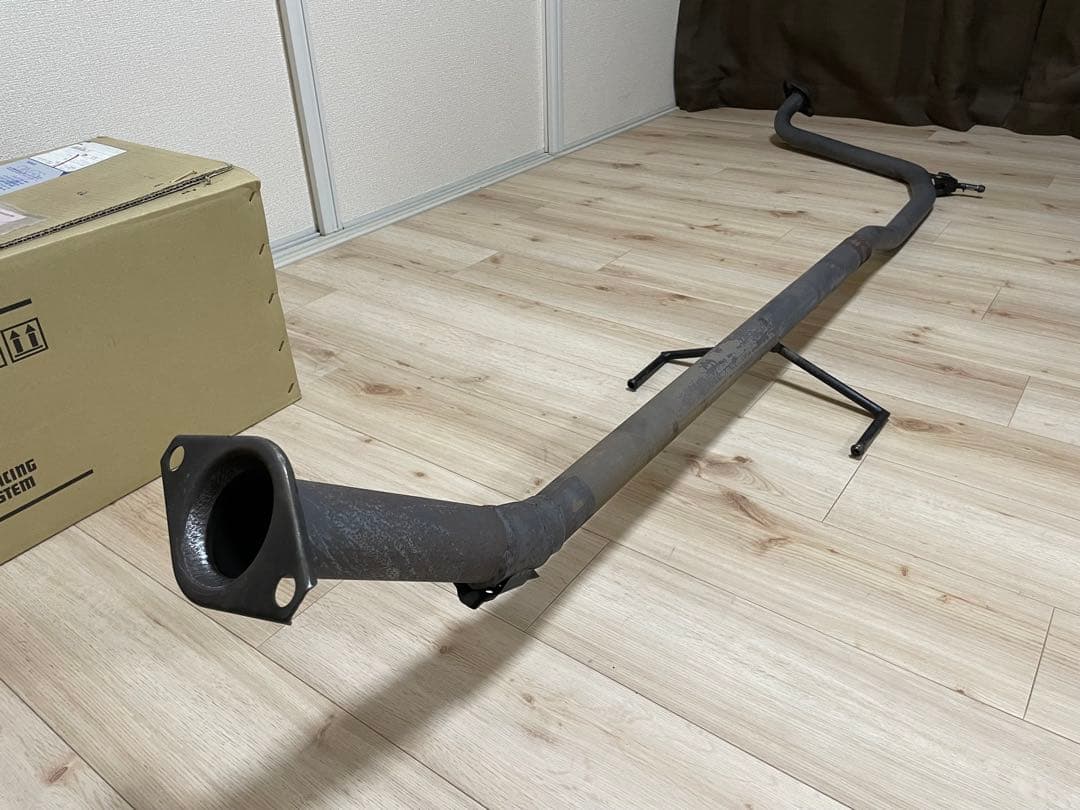 30プリウス　中間ストレートマフラー