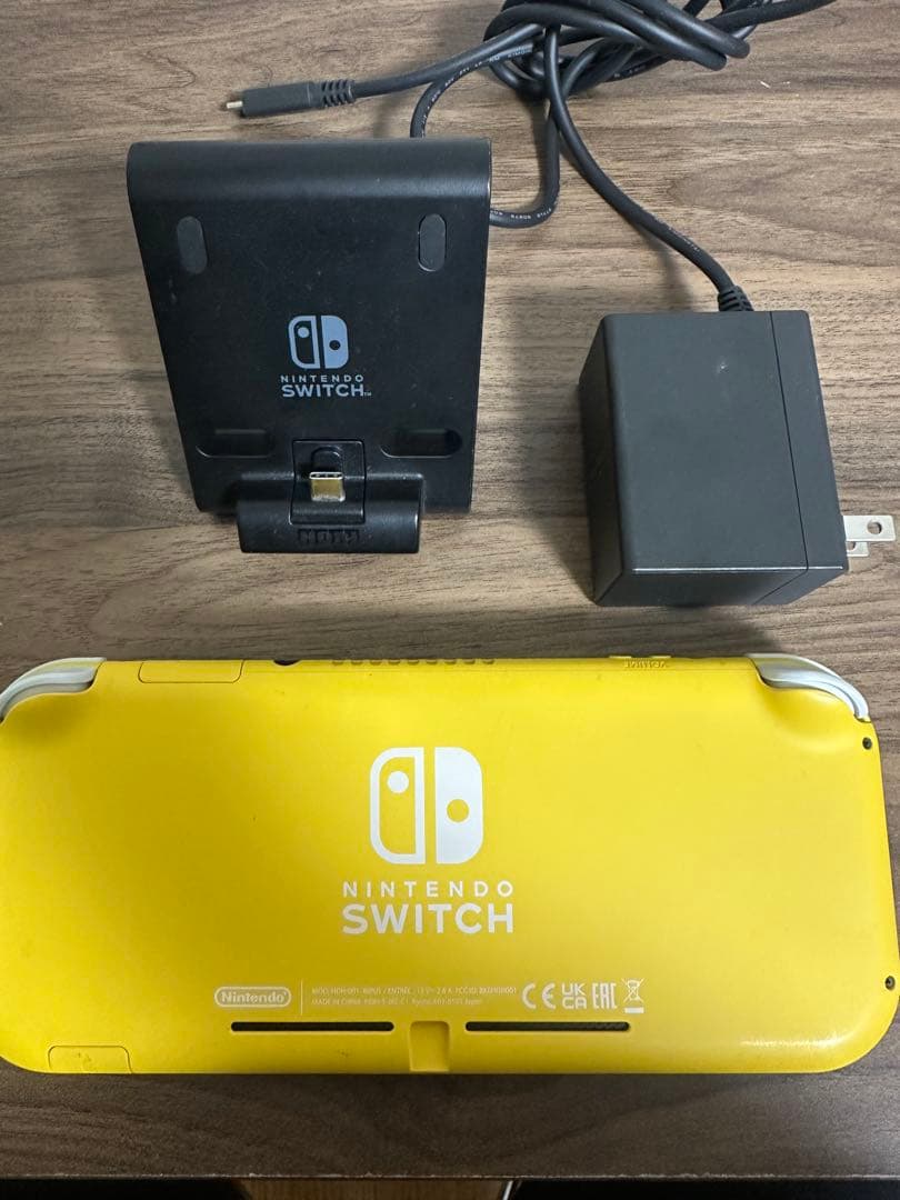 Nintendo Switch Lite イエロー（充電器・ホリ製スタンド付き）
